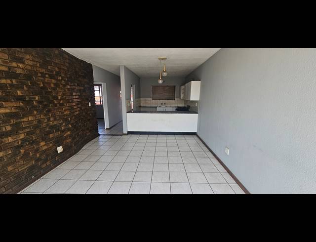 2 BEDROOM TOWNHOUSE FOR SALE IN NEW REDRUTH